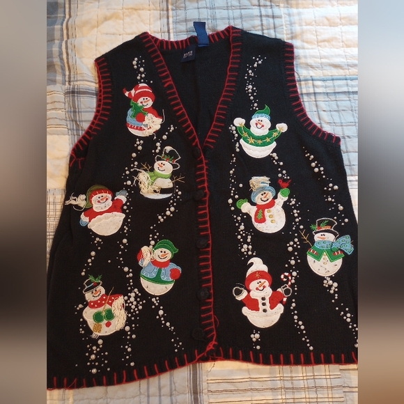Vintage holiday themed sweater vests - Picture 10 of 15